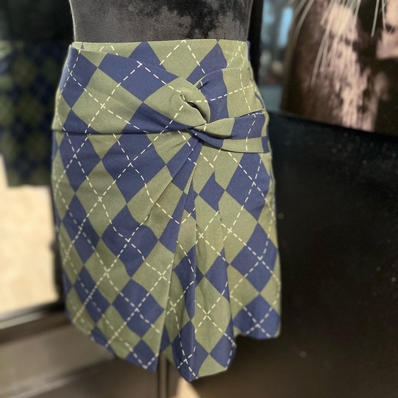 💙💚NWOT- SUPER CUTE BLUE AND GREEN PLAID SKIRT. SZ 0💚💙 - Picture 3 of 8